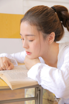 忘穿内裤让同学捏了一节课怎么办
